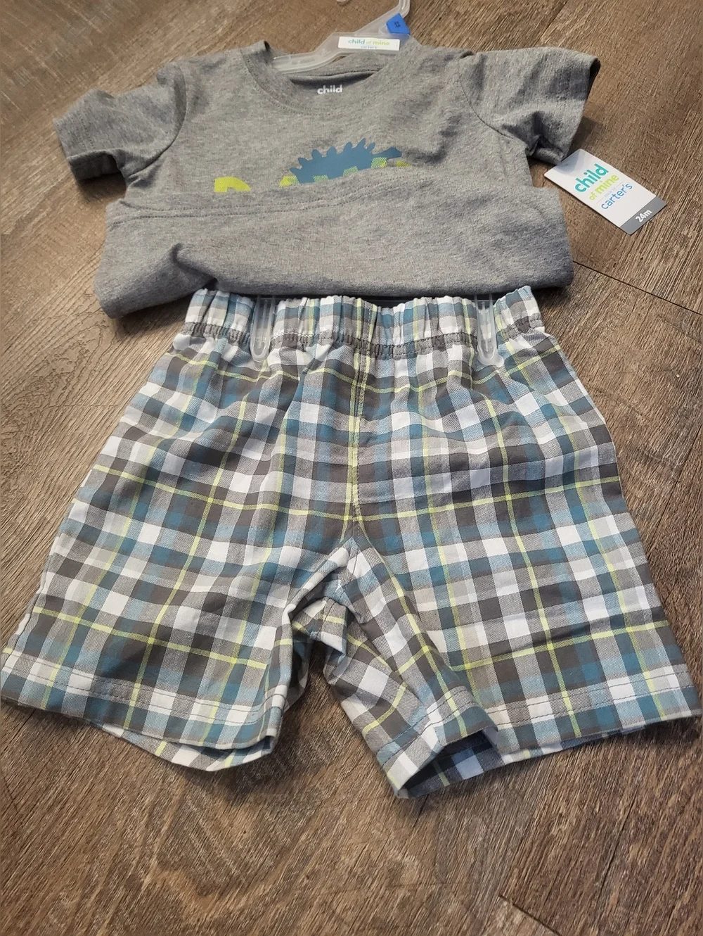 🌻 NWT Carter’s baby boy 2pc Dino summer Set 24M plaid & grey